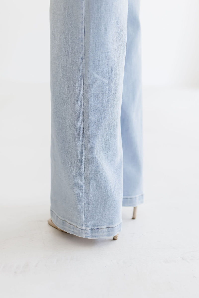 High Rise Wide Leg Jeans Light Wash