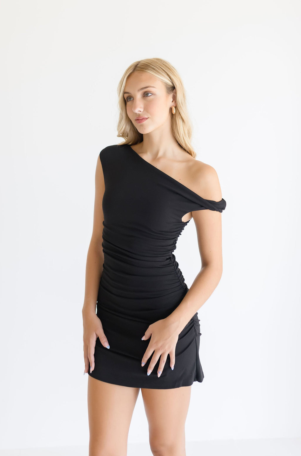  Asymmetrical Shoulder Ruched Bodycon Mini Dress Black