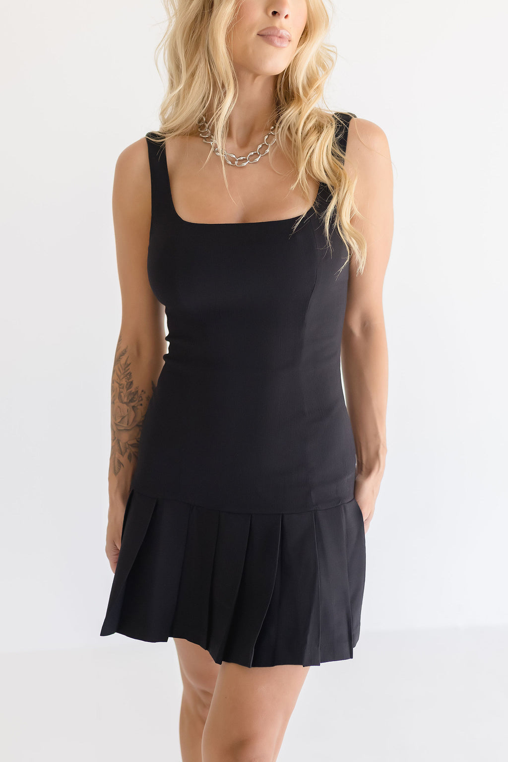 Sleeveless Stretch Linen Pleated Mini Dress Black