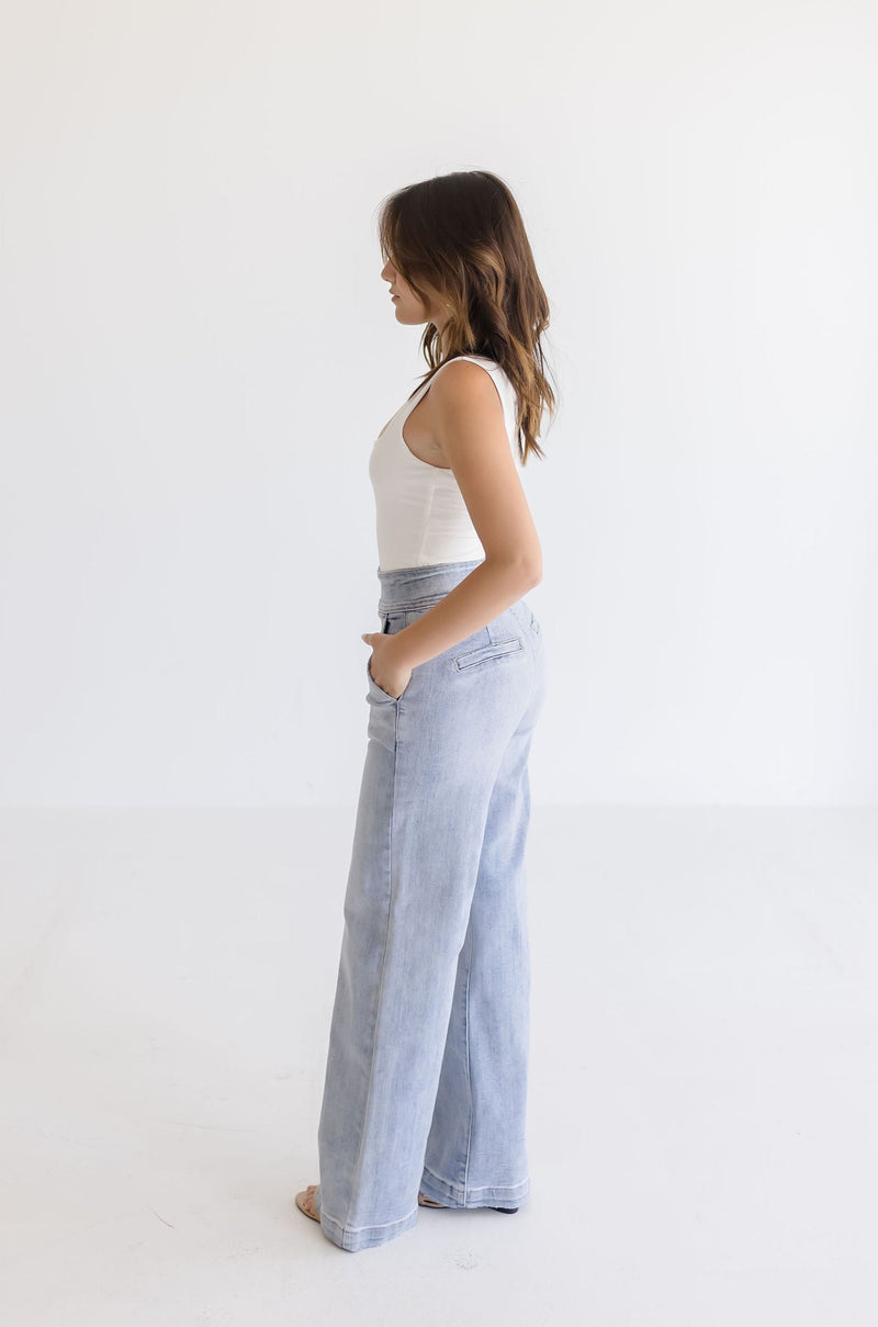 High Rise Wide Leg Jeans Light Wash