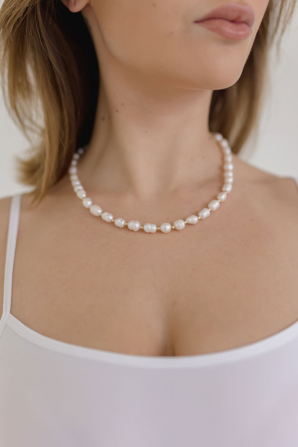 Round Pearl Necklace White